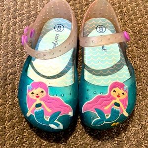 Cat & Jack mermaid jellies size 8